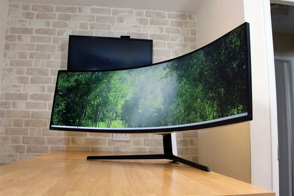 innovative-curved-display-tech